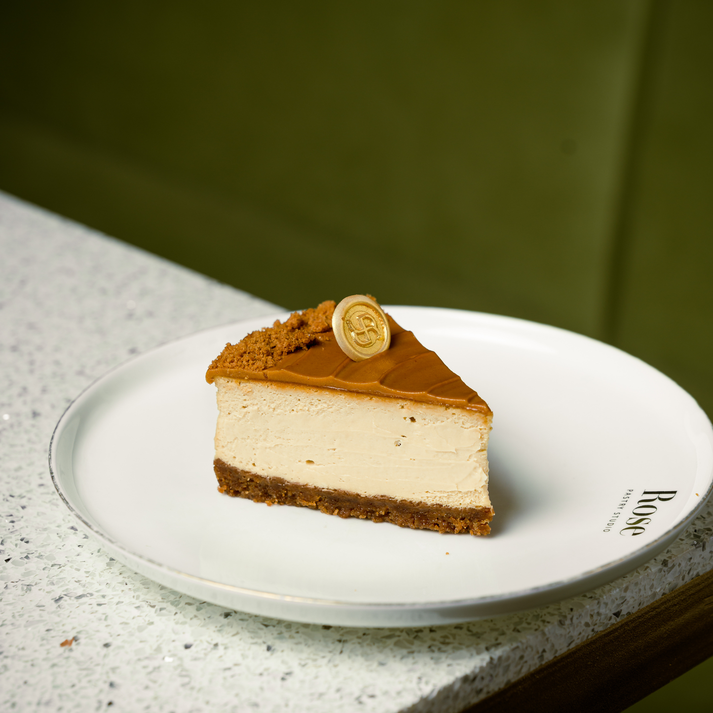Biscoff cheesecake slice
